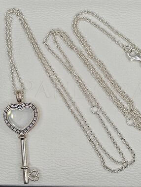 ♥️Authentic Pandora ⭐️RETIRED⭐️ LOCKET NECKLACE